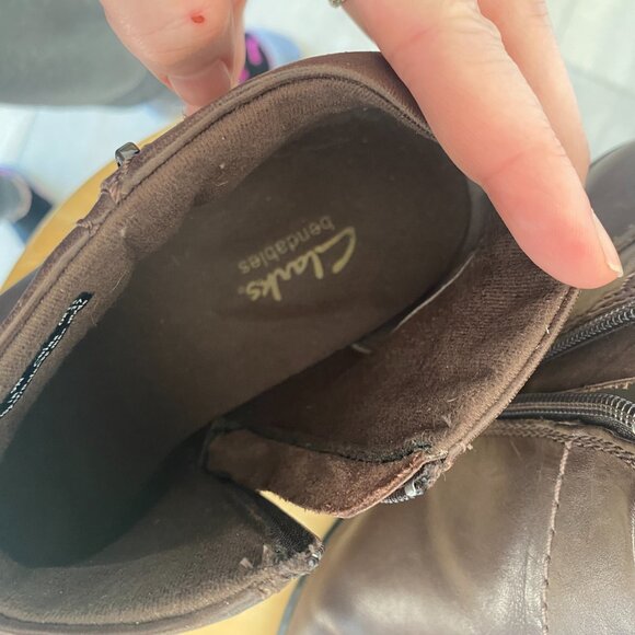 Clarks brown leather ankle boots. Size 9N - Picture 10 of 11